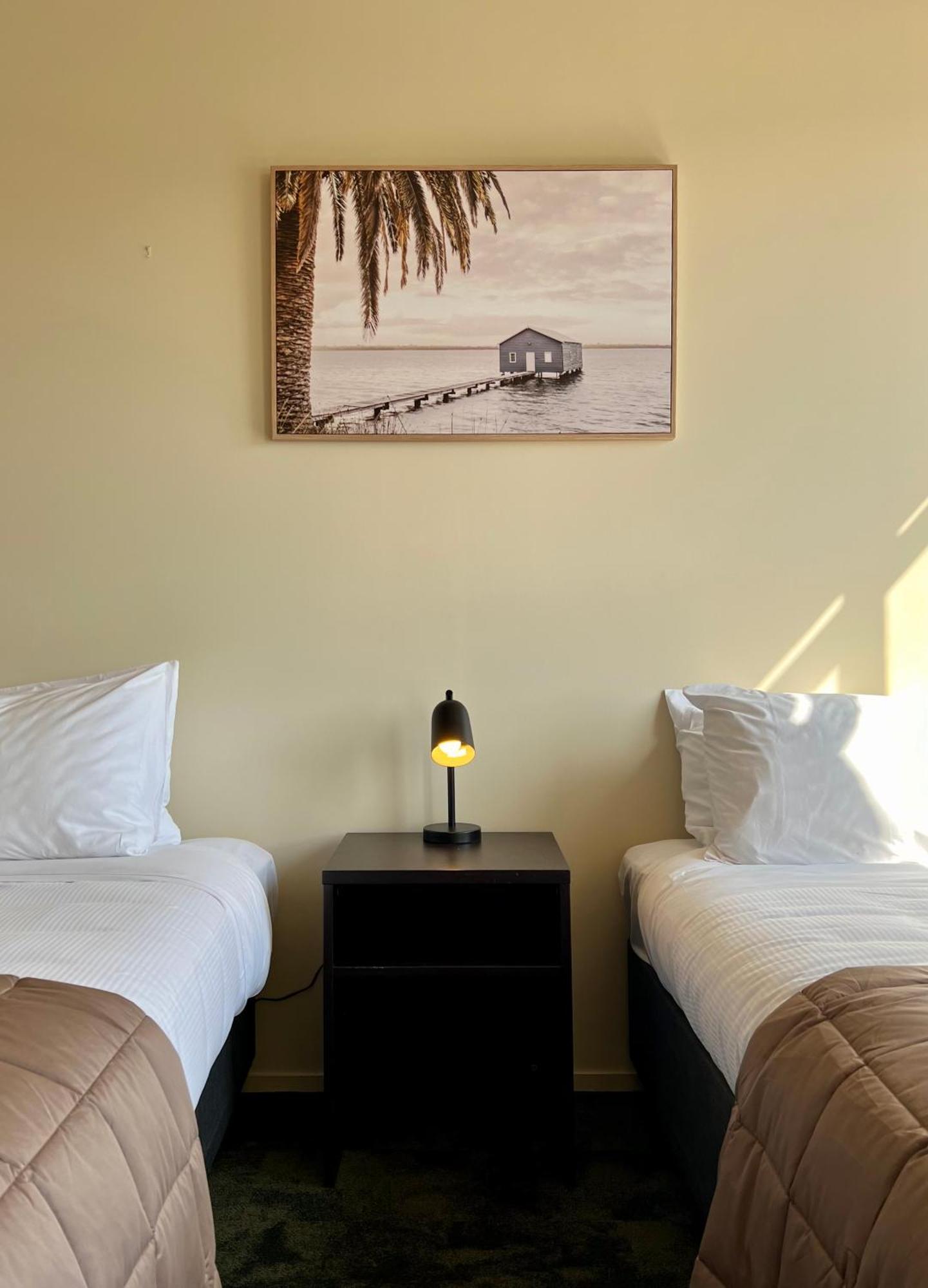 The Post Hotel โพริรัว ภายนอก รูปภาพ